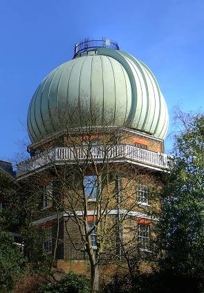 Купол, под которым располагается рефракторный телескоп.